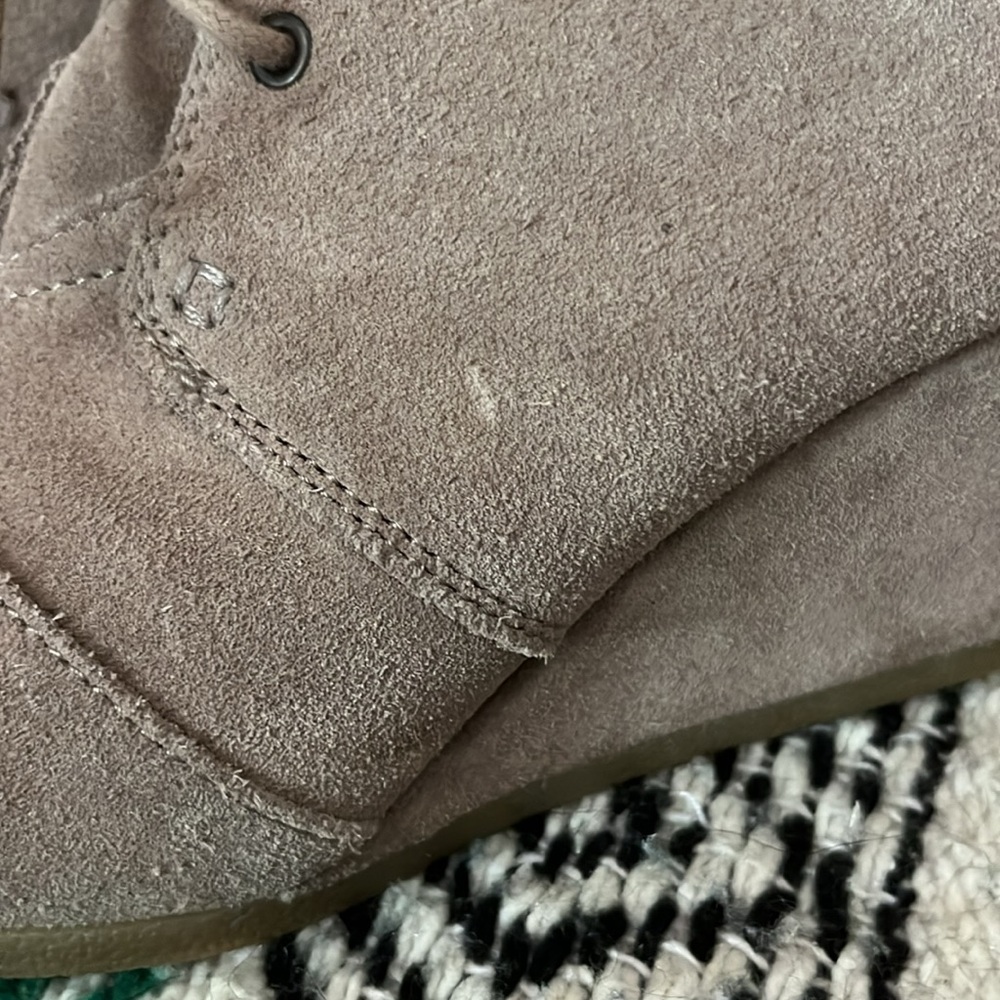TOMS Taupe Suede Wedge Ankle Boots women’s 7 - Picture 10 of 11